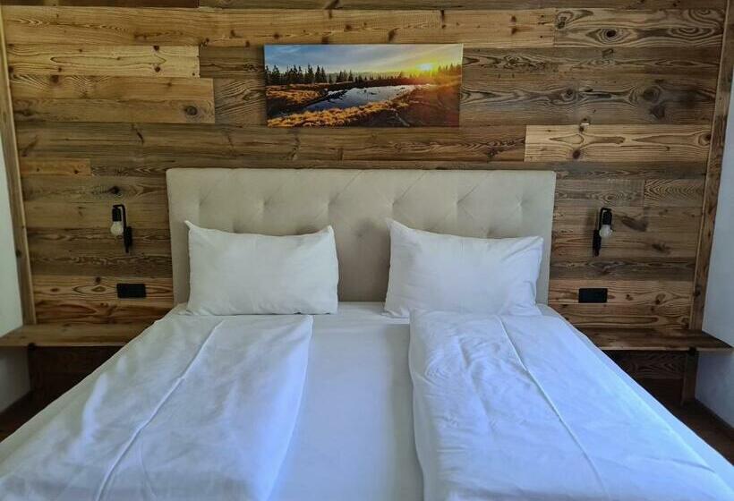 غرفة عائلية مطلّة علي الحديقة, Frühstückspension Bachseitenhof