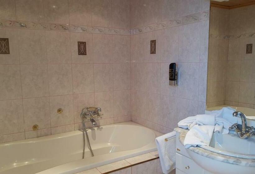 غرفة عائلية مطلّة علي الحديقة, Frühstückspension Bachseitenhof