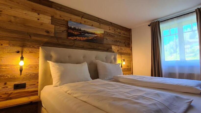 غرفة عائلية مطلّة علي الحديقة, Frühstückspension Bachseitenhof