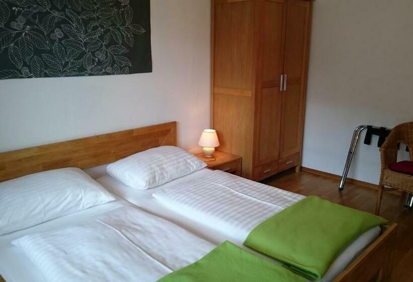 패밀리 룸, Pension 's Waldeck