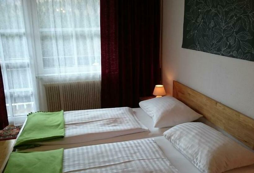 패밀리 룸, Pension 's Waldeck