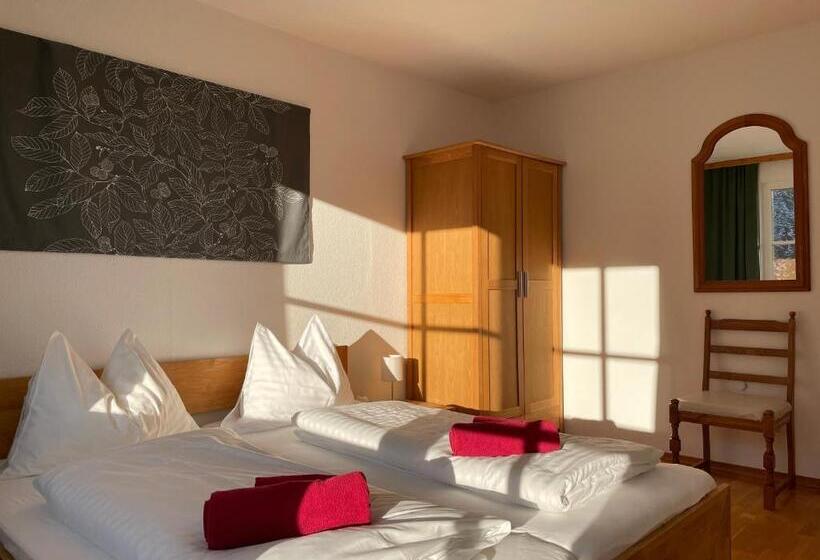 패밀리 룸, Pension 's Waldeck