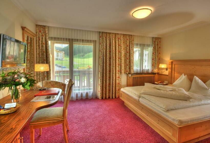 غرفة بريميوم مزودة بشُرفة, Post Sport  Und Wellness