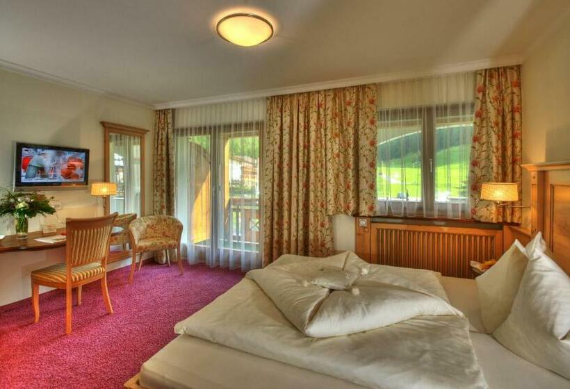 غرفة بريميوم مزودة بشُرفة, Post Sport  Und Wellness