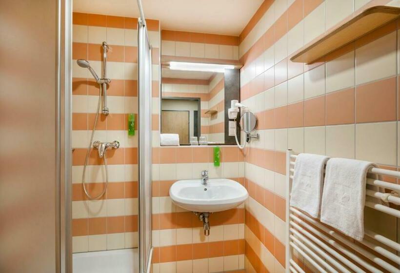 غرفة قياسية ثلاثية, Jufa Hotel Mariazell