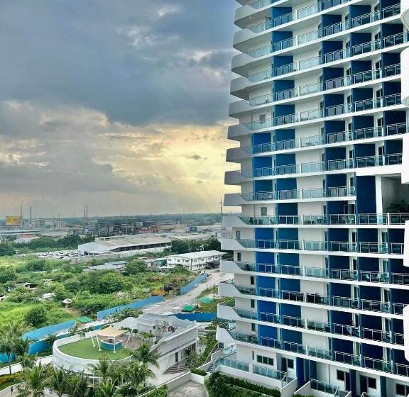 استودیو استاندارد با بالکن, Azure North Bali Tower Unit 1014