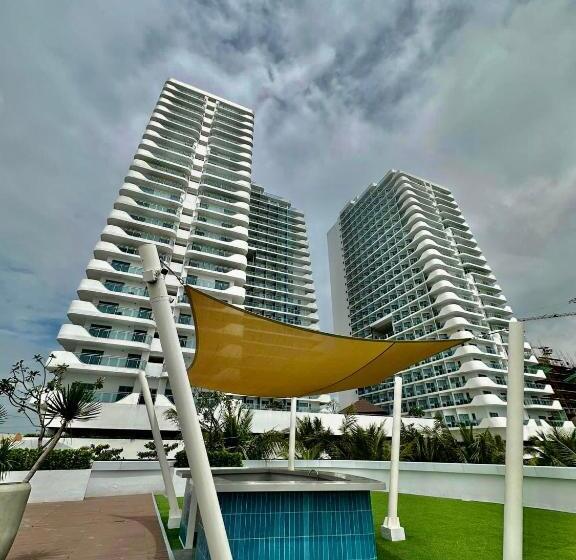 스탠다드 발코니 스튜디오, Azure North Bali Tower Unit 1014