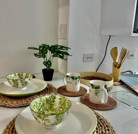 استودیو استاندارد با بالکن, Azure North Bali Tower Unit 1014