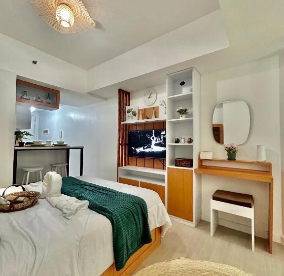 استودیو استاندارد با بالکن, Azure North Bali Tower Unit 1014