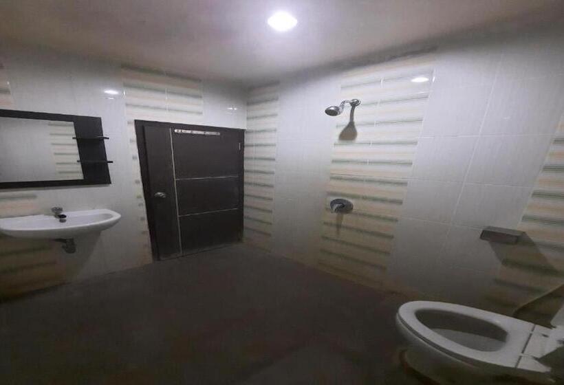 Номер Deluxe, Collection O 93163 Hotel Grand Kartika