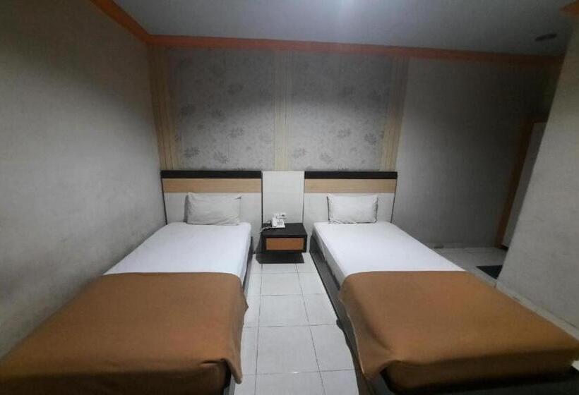 Номер Deluxe, Collection O 93163 Hotel Grand Kartika