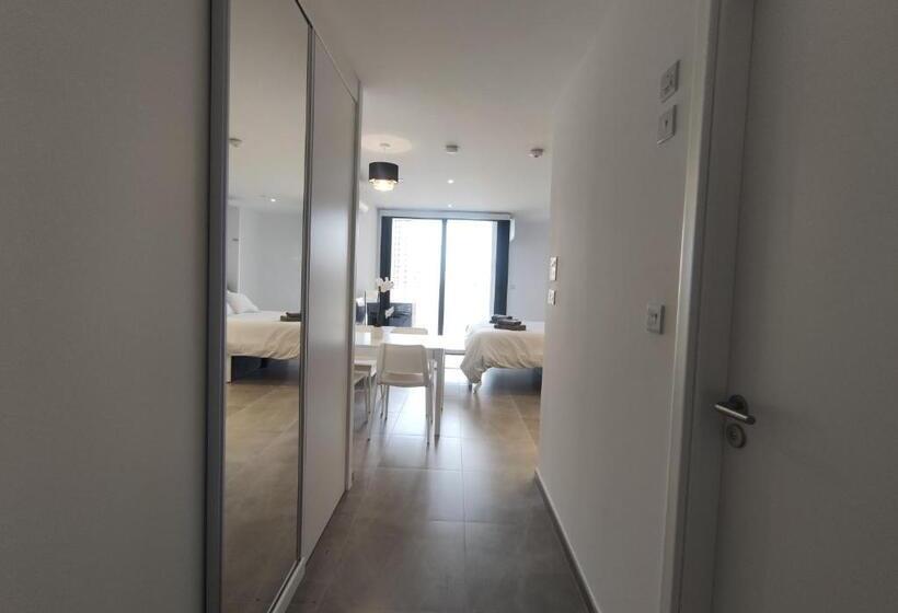 استودیوی استاندارد با چشم‌انداز دریا, 1010 E1 Apart