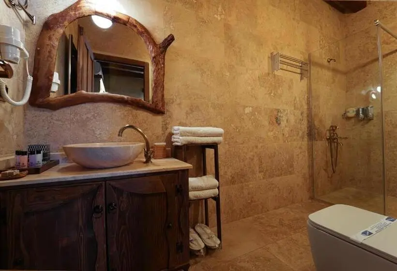 Camera Standard, Pegas Cave Suites