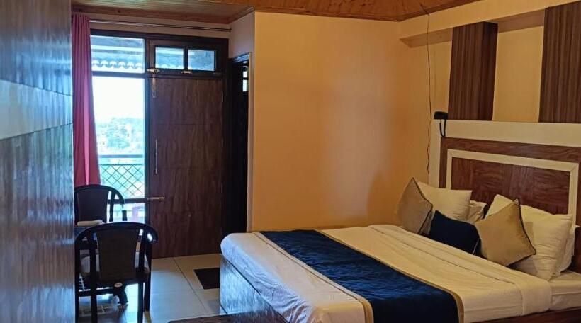 バルコニー付きデラックスルーム, Sky Hill Top A Unit Of Kasauli View
