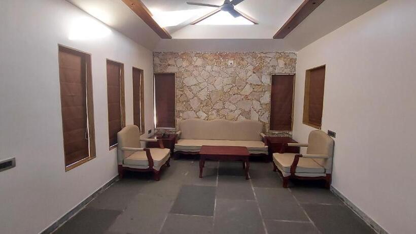 חדר סטנדרט, Vikrama Sarovar Portico Pavagadh