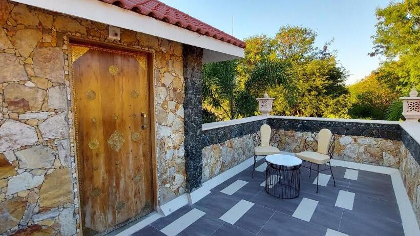 חדר סטנדרט, Vikrama Sarovar Portico Pavagadh