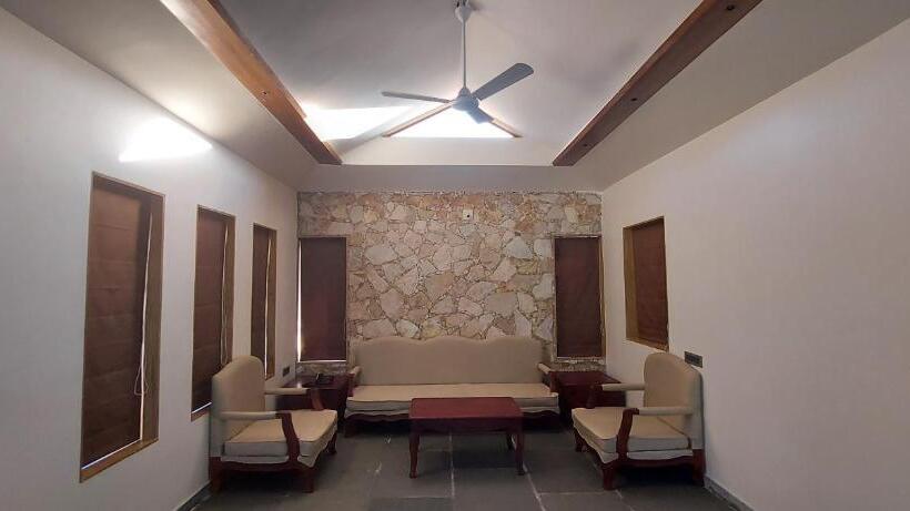 חדר סטנדרט, Vikrama Sarovar Portico Pavagadh