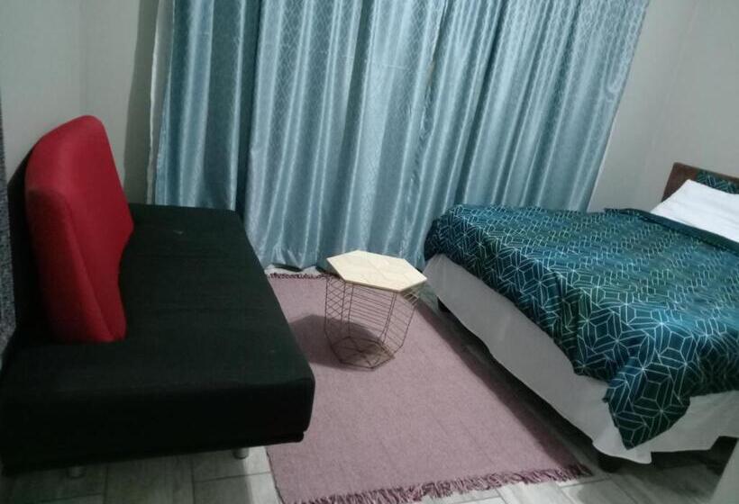 バス共有のスタンダードルーム, Family House