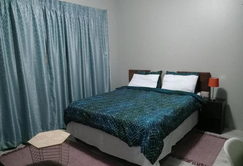 バス共有のスタンダードルーム, Family House