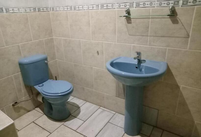 浴室共有スタンダード4人用ルーム, Family House