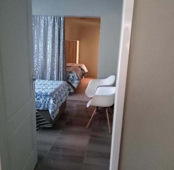 浴室共有スタンダード4人用ルーム, Family House