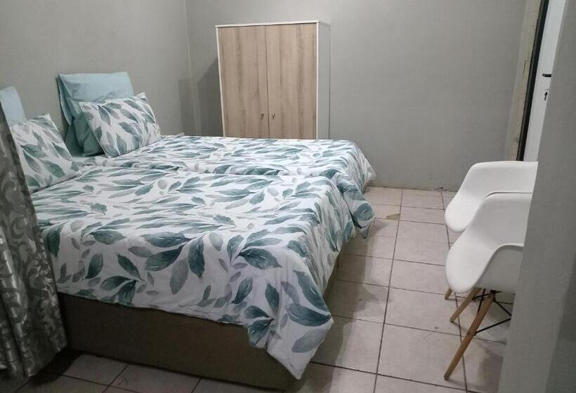 浴室共有スタンダード4人用ルーム, Family House