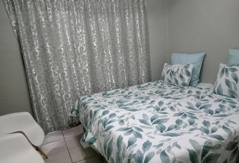 Номер Стандарт Четырехместный Совместный Санузел, Family House
