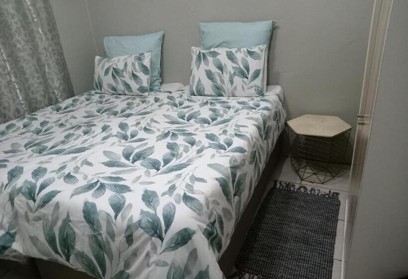 浴室共有スタンダード4人用ルーム, Family House