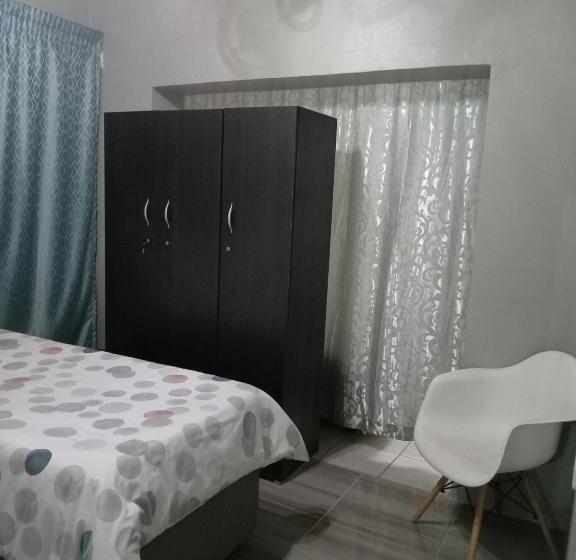 浴室共有スタンダード4人用ルーム, Family House