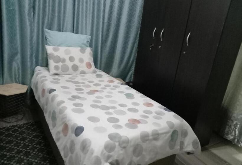 Номер Стандарт Четырехместный Совместный Санузел, Family House