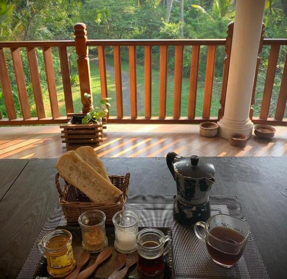 Номер Стандарт Вид на Сад, The Escape With Jadeon