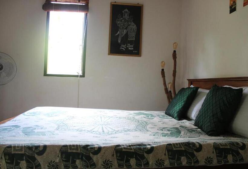 Номер Стандарт Вид на Сад, The Escape With Jadeon