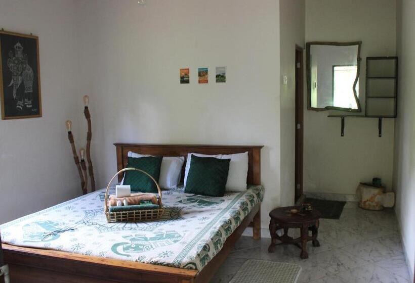 Номер Стандарт Вид на Сад, The Escape With Jadeon