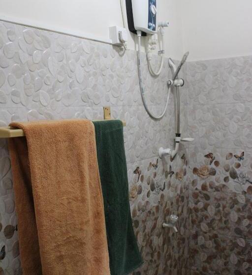 Номер Стандарт Вид на Сад, The Escape With Jadeon