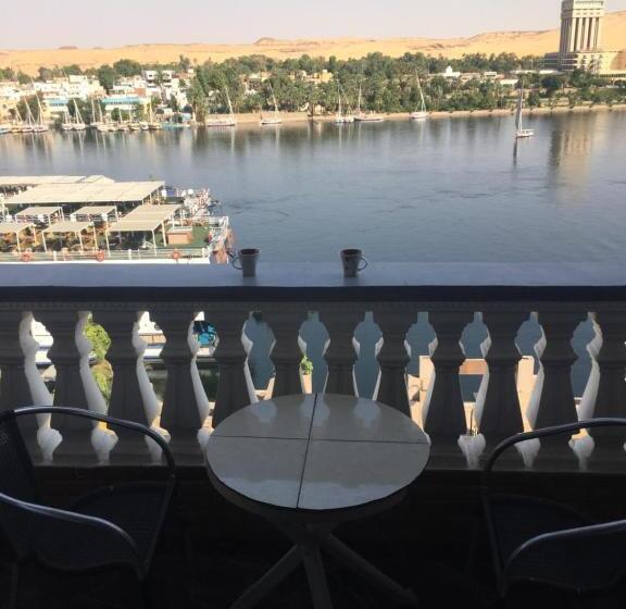 اتاق استاندارد سه نفره, Aswan Nile View