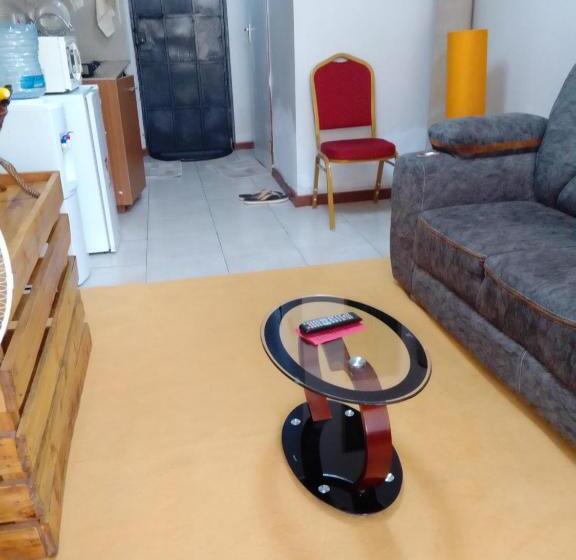 اتاق لوکس با تخت بزرگ, Tsavo 90 Degrees