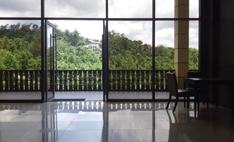 バルコニー付きスタンダードステューディオ, Carol Crosswinds Tagaytay