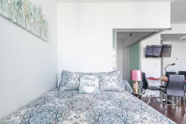 带1个卧室的公寓, Comfort Opulence Suites Downtown High Floor Condo With Balcony City View