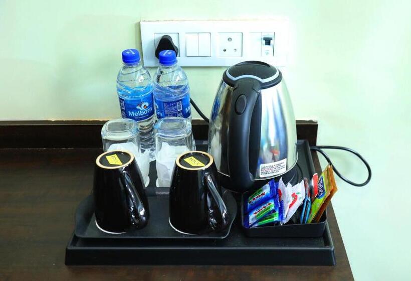 Люкс с Балконом, Country Inn & Suites By Umrb Mumbai International Airport