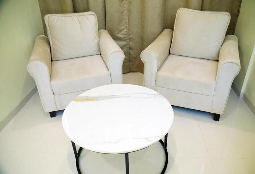 Люкс с Балконом, Country Inn & Suites By Umrb Mumbai International Airport