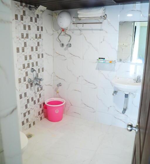 Люкс с Балконом, Country Inn & Suites By Umrb Mumbai International Airport