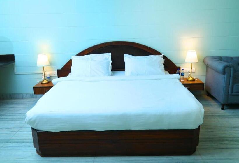 Люкс с Балконом, Country Inn & Suites By Umrb Mumbai International Airport