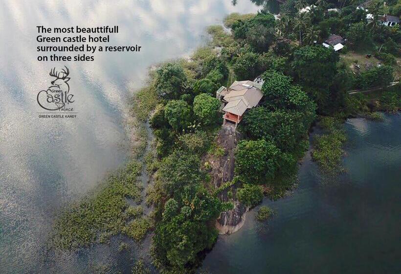 Suite with lake view, Kings Green Castle Kandy