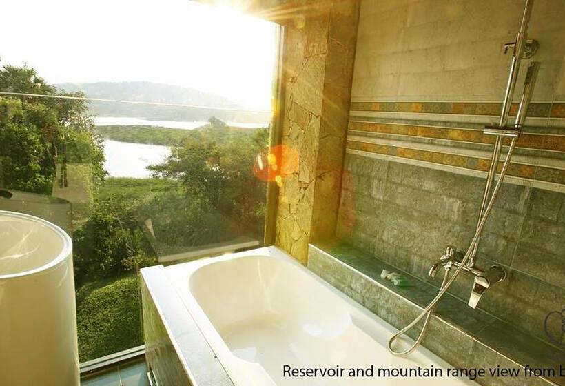 Номер Стандарт Вид на Озеро, Kings Green Castle Kandy