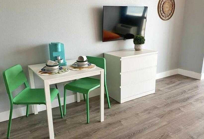 إستوديو ديلوكس, Ocean Side Inn Studios