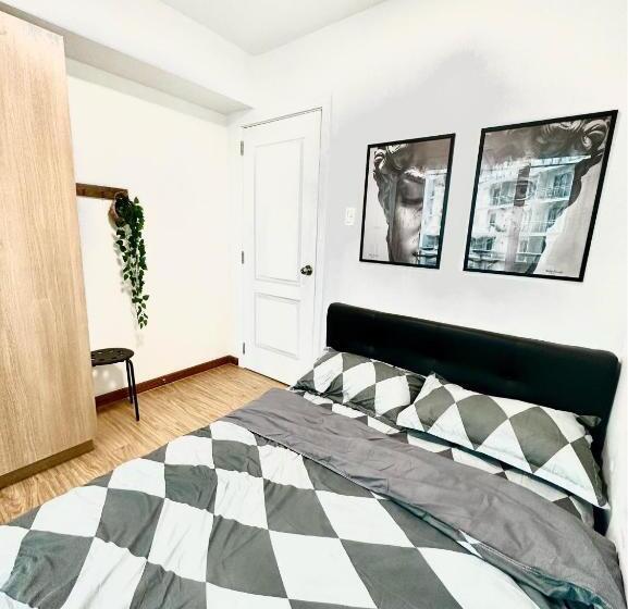 اتاق استاندارد با چشمانداز استخر, S&n Azure Staycation