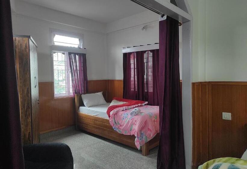 غرفة ديلوكس ثلاثية, Tawang