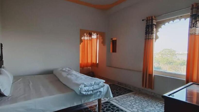 Suite with lake view, View Lake Village