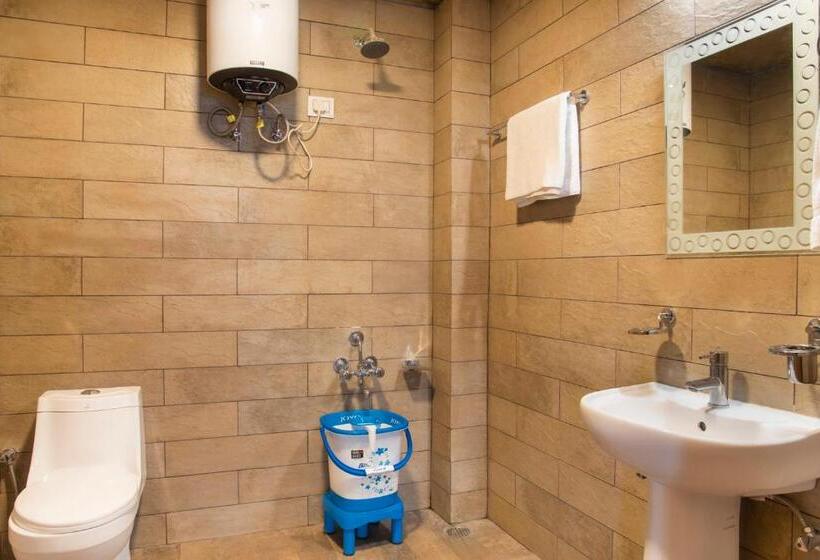 バルコニー付きデラックスルーム, Wood Crista Kufri Near An Apple Orchard