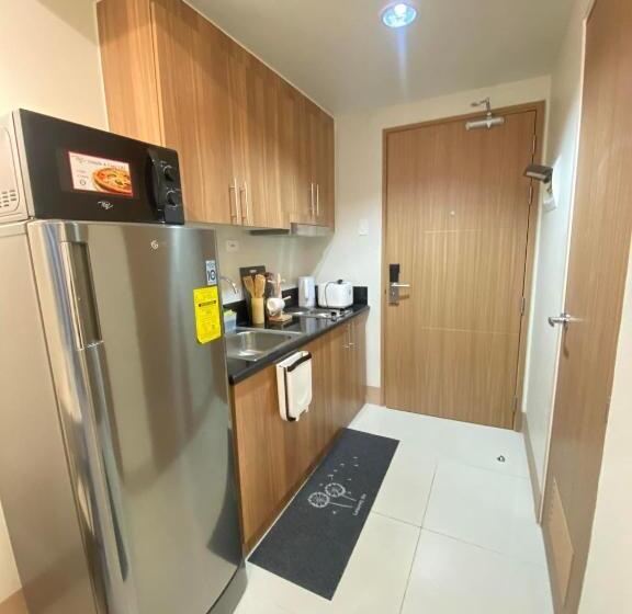 1 Bedroom Apartment with Balcony, Jejo Suite Home Shore 3 Residences Staycation